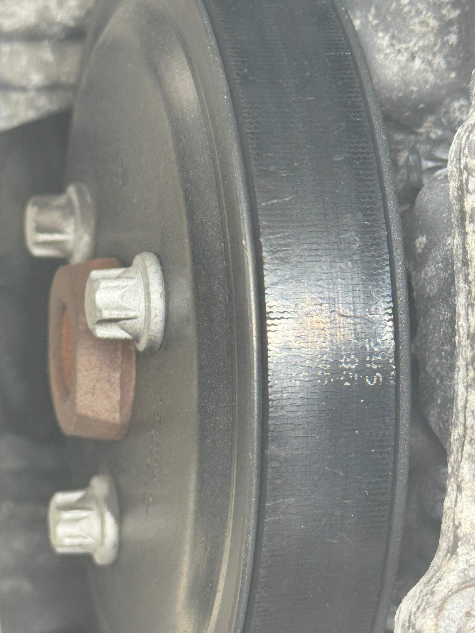 Auto macht komische Geräusche beim stehen?